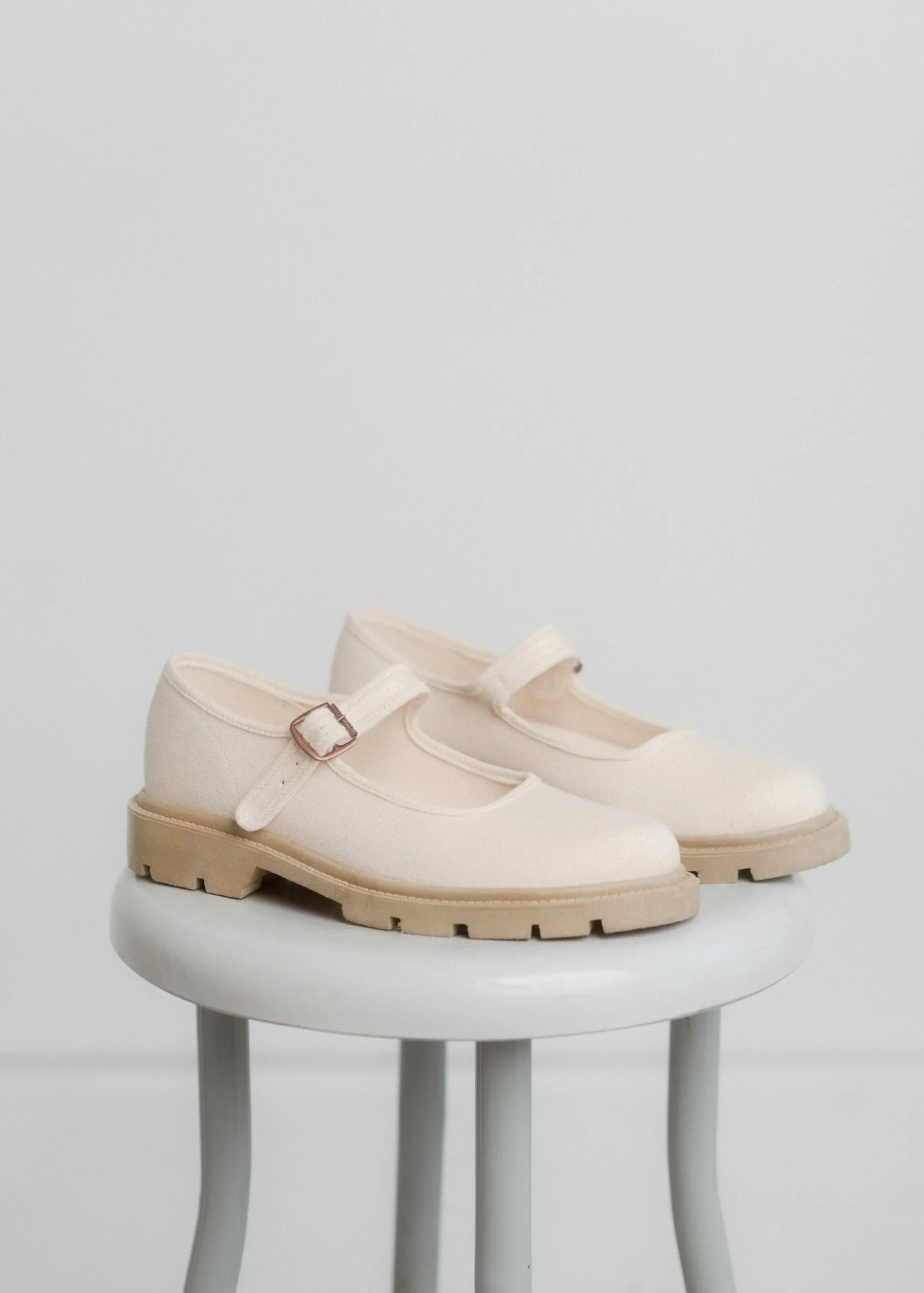 Natural | Lug Sole Classic Mary Jane | Flaw | Size 6
